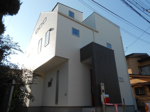 100inchスクリーンのある屋上庭園付住宅
